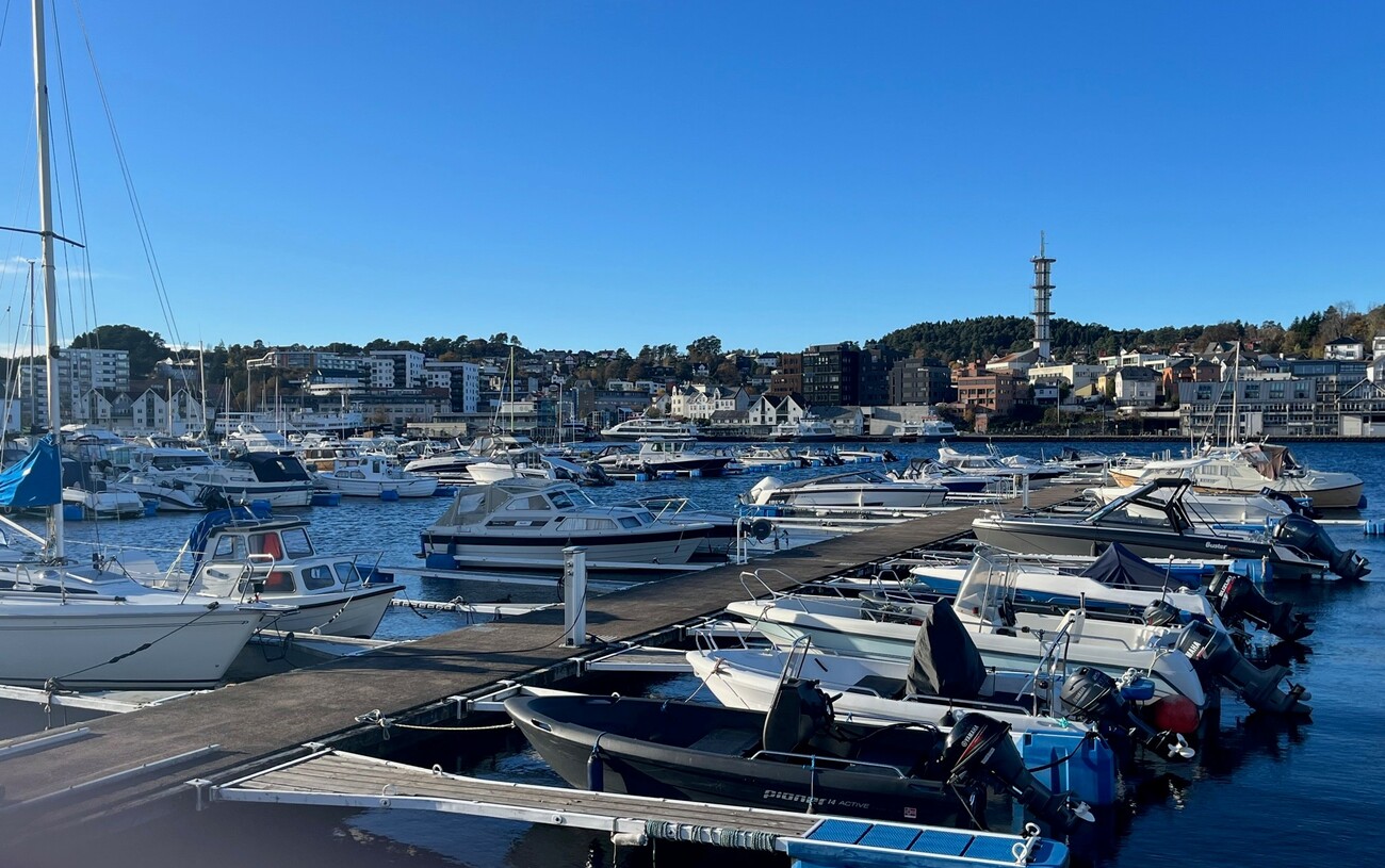 Bilde av båter i havna på Stord